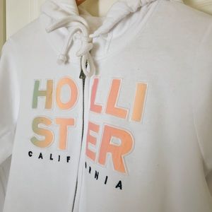 WHITE RAINBOW EMBROIDERED HOLLISTER SWEATER